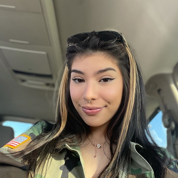 Meet your Posher, Hailey - Picture 1 of 1